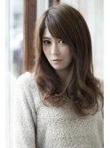 愛され必至!人気の続くナチュラルカールのロングヘア