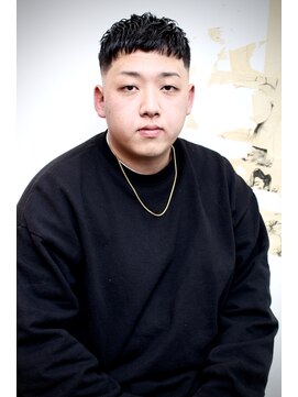 メリケンバーバーショップ コウベ(MERICAN BARBERSHOP KOBE) コンマヘアショートレイヤーかき上げパーマトランクスヘア