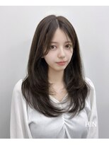 ヒン(HIN)&nbsp;オリーブグレージュ