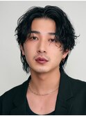 男らしさ溢れるツイストスパイラルパーマのセンターパート