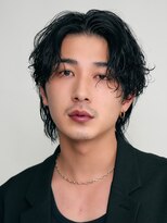 レタッチ バイ フィフス 銀座(RETOUCH by fifth)&nbsp;男らしさ溢れるツイストスパイラルパーマのセンターパート