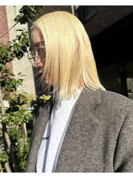ヌエン 渋谷(NU/EN) 夏のトレンド外国人風ホワイトブロンドと切りっぱなしボブ