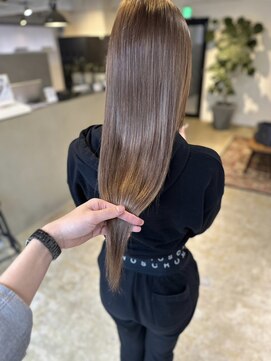 メリー オオサカ(Merly Osaka) くすませすぎないブラウンがオシャレ。_natural beige brown_