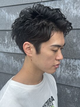 ヒュイル バイ ニアウ(Hwyl by Niau) メンズスパイキーショートスパイラルパーマニュアンスパーマ眉毛