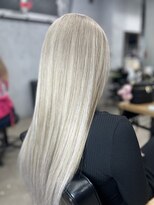 ワン(ONE)&nbsp;ホワイトベージュグラデーション