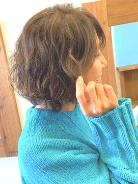 カマカ(KAMAKA) カーリーボブ