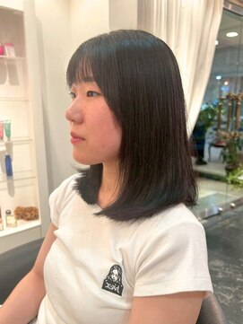 リリー(Rilie) 顔周りレイヤー/セミロング/ナチュラル/透明感/艶感