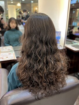 キャラ 池袋本店(CHARA) ボタニカルリペアエアウェーブでダメージレスな個性派髪【貴也】