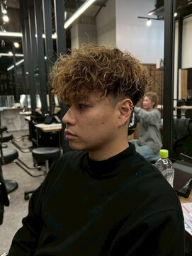 リッチブランドアンドコー(Rich Brand&Co) スペインカールスパイラルパーマツイストパーマフェード短髪