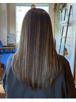 アズグロウ エクラ(AS GROW 'eclat) 美艶ストレートロング × 透明感ブラウンダークアッシュ