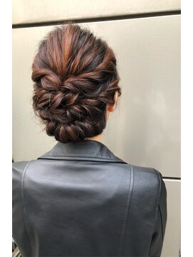 グランドライン(GRAND LINE) 《GRANDLINE松本祐太朗》シニヨンアレンジ　ヘアセット