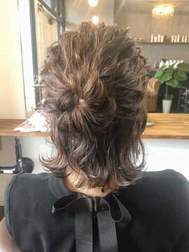 ヴェレ(vere) ウェービーハーフアップ