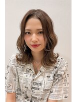 ノアル(NOAHL)&nbsp;アッシュベージュくびれミディアム