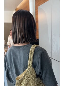 フラワーズビィーオーディー(FLOWERS BOD) ハイライト6枚でおしゃれボブ