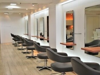 美容室 プカシェル 三鷹台店の写真/居心地の良い空間と丁寧な接客で何度も通いたくなる◎アットホームな雰囲気で初めてでも緊張せずに寛げる♪