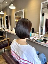 ヘアーメイクロージー 八軒店 (HAIR MAKE ROSY)&nbsp;白髪ぼかしハイライト大人ボブ丸みショート艶髪上品ナチュラル