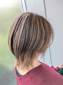 ヘアサロン フラット(Hair salon flat) ハイライト ウルフ ベージュ