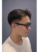 ワンワンオー バーバーショップ 長浜店(@110 BARBER SHOP) ミディアムパート×ナチュラルテーパーで作る大人の流し髪