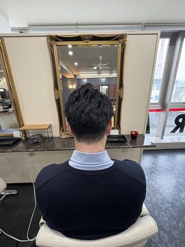 アイズ 本厚木(AIZU) ビジネスショートスタイル　刈り上げショート　波うちパーマ