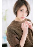 ダークアッシュくすみカラー大人かっこいい前下がりボブb1