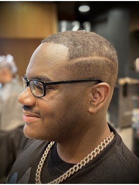 フランクスバーバー アンド ビアークラブ(FRANK'S BARBER and BEER CLUB) ミドルフェード坊主バリアートF