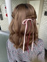 ハーフツイン　フェミニン　巻き髪　イベントヘア　リボン