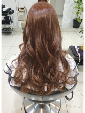 ヘアーデザイン ミヤビ 広尾(HAIR DESIGN MIYABI) 軽やかなゆる巻きミルクティーベージュのヘアカラー