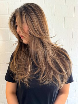 ノラ ウメダ(NORA UMEDA) ハイライトレイヤーカット海外風カーテンバング