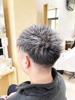 デザイニングヘアードゥ(designing hair Deux) メンズホワイトメッシュツーブロック刈り上げショート