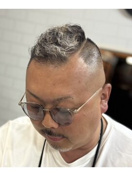 ピシャッとニ代目銀二郎 カーリーパーマ