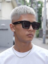 メッツ 原宿(METS) MEN'S/クロップ×ホワイトシルバー/ダブルカラー/短髪フェード