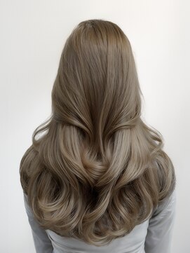 エイチバイシオミエイチ 神戸三宮(H by shiomi H) ブリーチなしダブルカラーでつくる透明感オリーブカラー