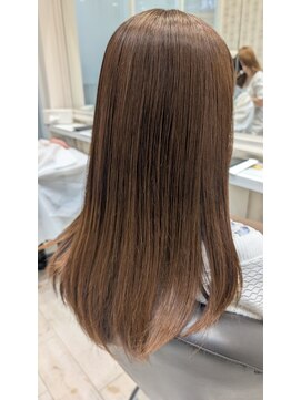 ゼル イオンタウン名西(ZELE) 【乾かすだけでサラツヤ】艶髪ストレート×まろやかベージュ