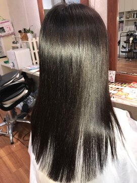 美容室アモア 髪を修復しながらの極上のツヤツヤストレート