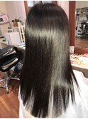 髪を修復しながらの極上のツヤツヤストレート