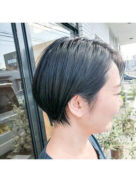 ハンズ(HANDs) 絶壁解消！暗髪もステキ☆30代40代大人ショートボブ