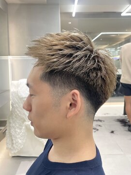 アールプラスヘアサロン(ar+ hair salon) ローフード束感ベリーショートグレージュ