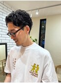 メンズ カジュアル無造作波巻きパーマ ウェット感スタイリング