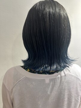 バズ(BUZZ) 毛先はブルー★秋山
