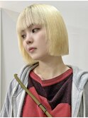 丸くない切りっぱなしボブ/ぱっつん前髪/ハイトーン抜きっぱなし