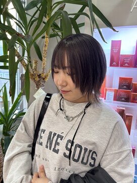 アウラ(AURA) ショートレイヤーハッシュカット