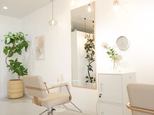 白を基調とした明るく可愛い、落ち着ける癒しの空間です。