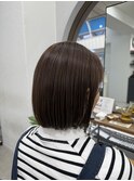 綺麗にまとまる切りっぱなしボブ×ハイライト