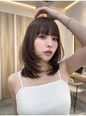 前髪ありミディアムレイヤーカット顔まわり透明感カラーベージュ