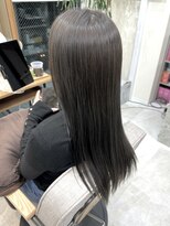バッカ(BACCA) 暗髪ストレートの上質ロング