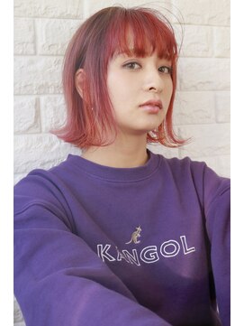 ホワイト(WHITE HAIR@NICOLA) インナーカラーデザインカラーピンクオレンジボブ外ハネボブ