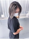 ホワイトハイライトブロンドグラデーション