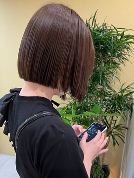 トローノ 栄(TRONO) 髪質改善酸性ストレート 切りっぱなしボブ ピンクブラウン