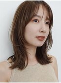 顔周りレイヤーカットくびれヘアミルクティーベージュカラー