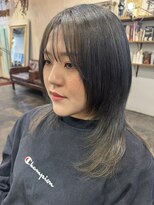 トロニー(TLONY)&nbsp;レイヤーカット　オリーブグレー　stylist/miaki